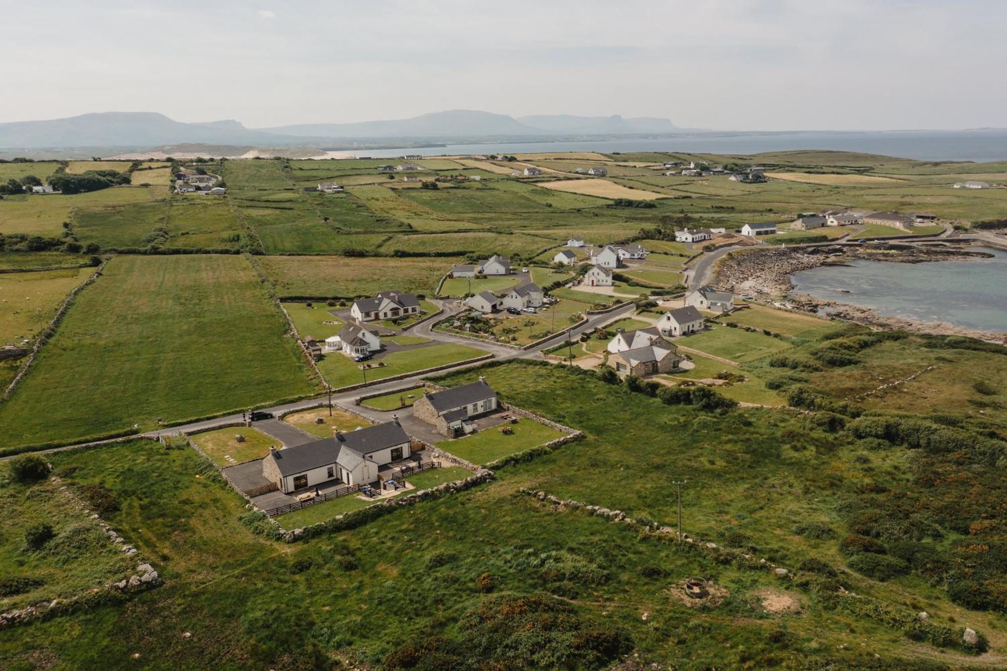 Creevy Cottages ロスナウラー エクステリア 写真